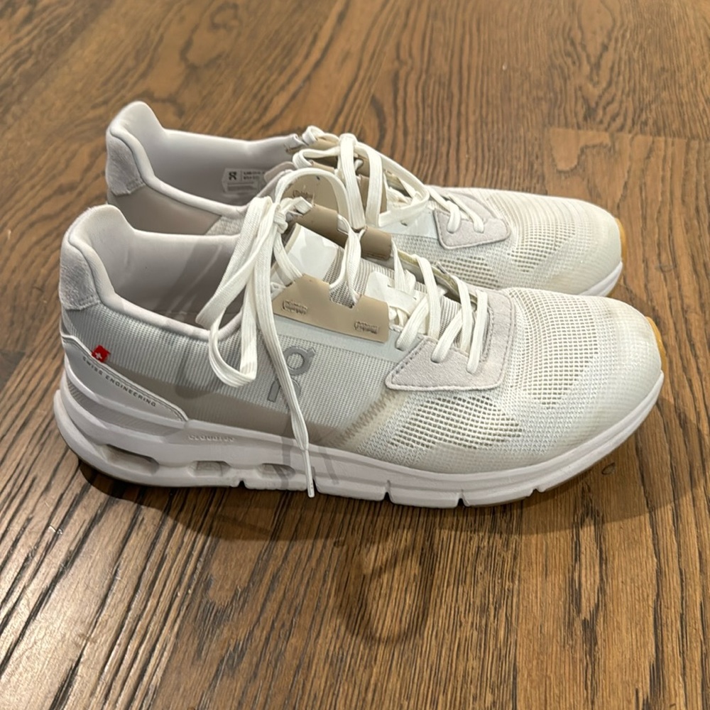 OnCloud sneakers! Womens 8.5! Worn 3x!